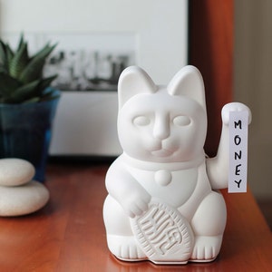 Diminuto Cielo. Lucky Cat wellcome manekineko fortune gift 3 sizes L-M-S japanese tradition Colour: white image 4