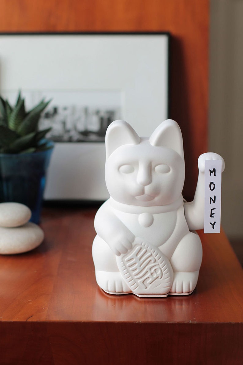 Diminuto Cielo. Lucky Cat wellcome manekineko fortune gift 3 sizes L-M-S japanese tradition Colour: white image 4