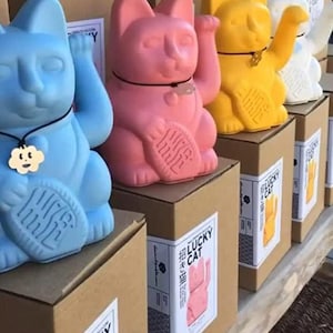 Lucky Cat wellcome manekineko fortune gift (3 sizes L-M-S) japanese tradition Colour: bubblegum pink image 5