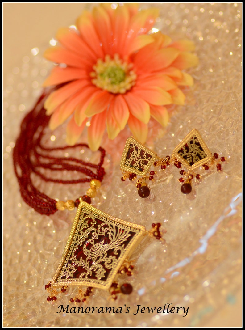 Gorgeous Maroon Thewa Pendant Set,Light Weight Pendant Set,Thewa Jewelry,Indian Jewelry,Maroon and Gold Combo Anvaya Series Manorama/'s!