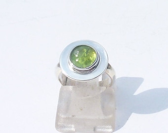 BAGUE PERIDOT ARGENT 925 petite bague ronde épurée bague design argent bague pierre naissance engagement ring coralie au pays des merveilles