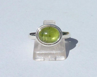 BAGUE PERIDOT ARGENT 925 cabochon ovale minimaliste,bague péridot,bijou péridot,cadeau femme,french jewelry,bague cabochon vert,bague argent