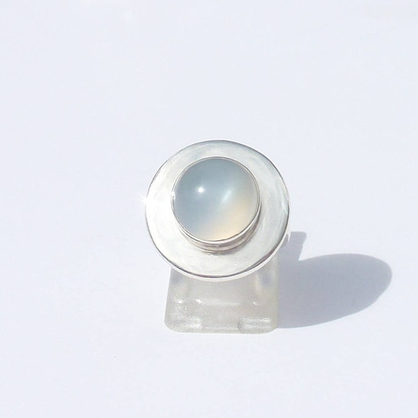 BAGUE CABOCHON Pierre de LUNE argent 925, bague pierre et argent grosse bague ronde design grosse bague ronde épurée argent pierre de lune