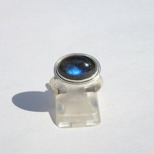 LABRADORITE RING SILVER 925 oval cabochon ring size 54 green labradorite, minimalist style stone ring, cabochon stone ring on silver