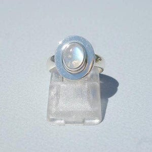 WHITE LABRADORITE RING 925 silver size 51 oval cabochon minimalist stone and silver ring, small stone ring, ring with blue reflections