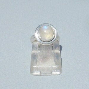 WHITE LABRADORITE RING Round Cabochon 925 silver moonstone ring, small round stone ring, women&#39;s birthday, women&#39;s stone ring