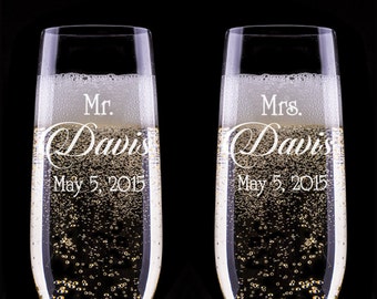 Custom Wedding Champagne Glasses, Engraved Champagne Flutes, Toasting Champagne Glasses for Bride and Groom, Set of 2 Glasses, Wedding Gift