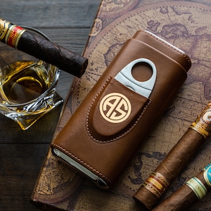 Personalized travel cigar case - Great gift for cigar aficionados.