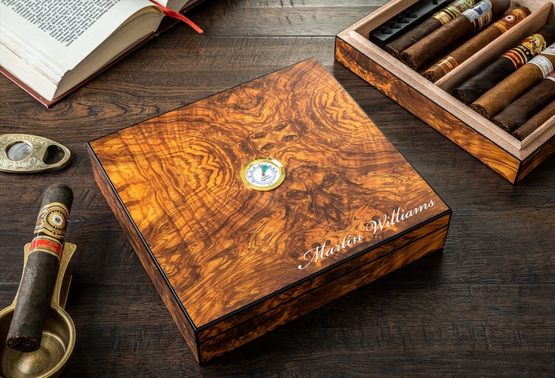 Made of high quality materials, this cigar box is sure to be the best gift that your dad has ever received. Don't forget to add his name to make it more personal.