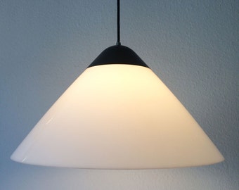 Elegant &#39;Opala Midi&#39; Pendant Lamp | Hanging Light by HANS J. WEGNER for Louis Poulsen, Denmark, 1970s | Ø 51,5 cm | TOP condition!