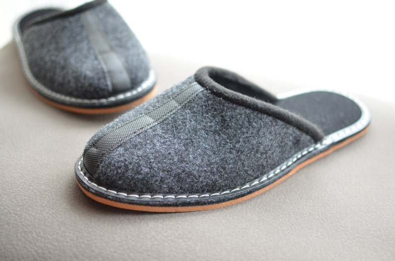 Gray felt slippers man slippers man shoes man indoor shoes. image 0
