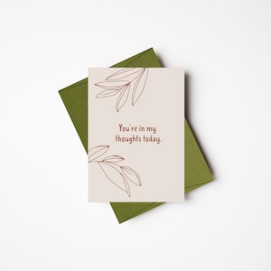 Carte de vœux de couleur neutre « Vous êtes dans mes pensées aujourd'hui », beige et cannelle.