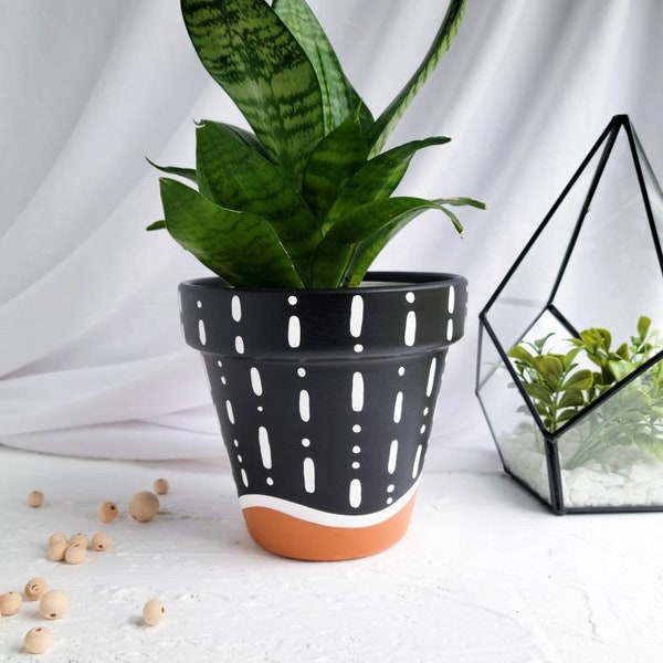 Black and white dashed terra cotta planter, hand painted terra cotta pot with varnish, indoor planter with drainage hole.