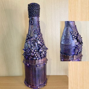 Bottiglia di vite, regalo per gli amanti del vino, arredamento per la casa con supporti misti, decorazione da pub, bottiglia alterata, arte multimediale mista, decorazione del bar powertex