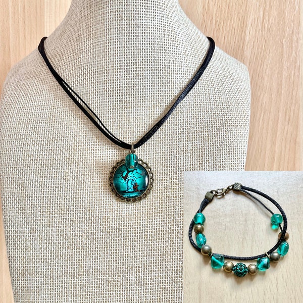 Ensemble de bijoux verts sur le thème d’Halloween, collier et bracelet en perles shamballa, bijoux en images de maison hantée