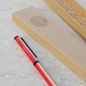 Stylo skateboard recyclé fait main, noir vert rouge bleu bois, made in France