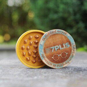 7PLIS Recycled Skateboard Grinder black yellow orange pink turtoise wood