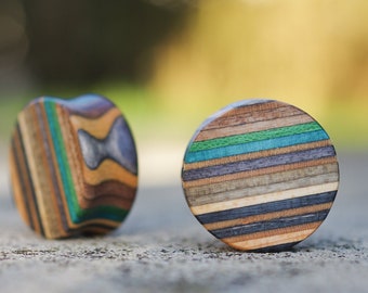 Gerecycleerde SKATEBOARD plugs, geel oranje groen zwart hout spreaders, handgemaakt gemaakt in Frankrijk