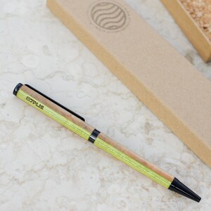 Stylo skateboard recyclé fait main, noir rouge vert bleu bois, made in France