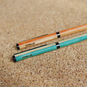 Stylo skateboard recyclé fait main, violet bleu rose vert turquoise bois, made in France