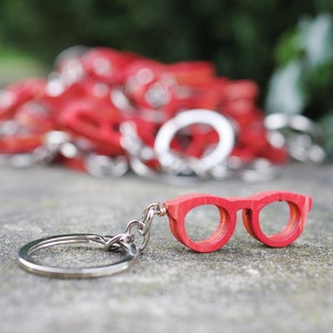 Recycled 7PLIS keyring from used skateboard - red and Wood