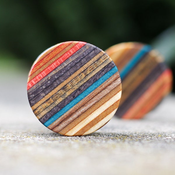 Gerecycleerde SKATEBOARD plugs, geel oranje groen zwart hout spreaders, handgemaakt gemaakt in Frankrijk