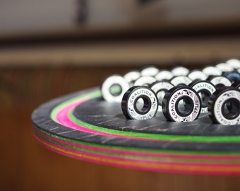 Deskorolka Solitaire z recyklingu, z czarnego, zielonego, niebieskiego, różowego, żółtego drewna, wyprodukowana we Francji