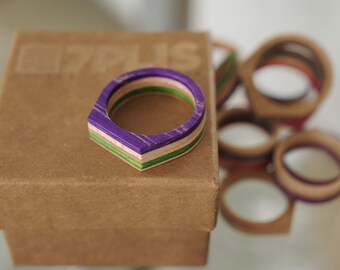 Bague chevalière skateboard recyclé vert violet bois