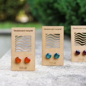 Boucle d'oreille résine & SKATEBOARD recyclé 7PLIS