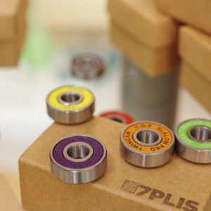 Magneti a base di cuscinetti SKATEBOARD verde rosso bianco blu grigio