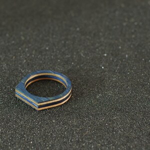 Bague RECYCLEE à partir d'un SKATEBOARD usagé bleu bois image 3