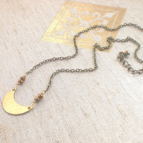 Crescent brass necklace - bronze chain - golden minimal jewelry - bohemian moon collier (m928)