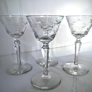 Vintage Etched Coupe Glasses - Set of 4 - Mid Century Barware