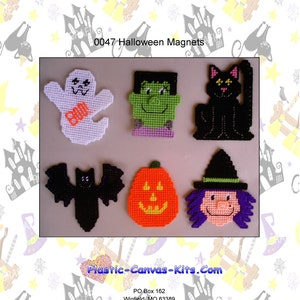 Pode incluir: Um conjunto de seis padrões de tela de plástico para ímãs de Halloween. Os padrões incluem um fantasma, Frankenstein, um gato preto, um morcego, uma abóbora e uma bruxa. Os padrões são impressos em papel branco com tinta preta. Os padrões são para uso pessoal apenas e não devem ser compartilhados por e-mail, grupos de e-mail, etc. O produto acabado pode ser dado como presente, vendido em feiras de artesanato, etc.