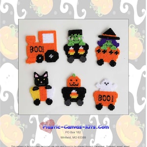 Puede incluir: Seis imanes de tren de lona plástica con temática de Halloween. Los imanes representan un tren con la palabra "BOO!" en él, una bruja, un fantasma, una calabaza, un Frankenstein y un gato negro.