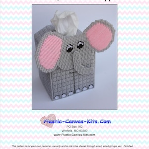 Può includere: Un copri scatola di fazzoletti in tela plastica grigia e rosa con un design di elefante. L'elefante ha orecchie rosa e una proboscide grigia. Il copri scatola di fazzoletti è un progetto di artigianato.