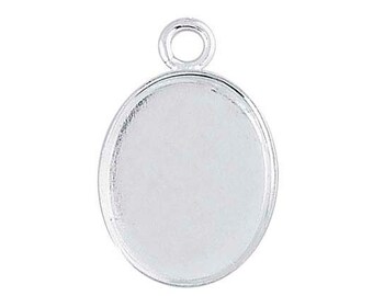 Peut inclure: Pendentif en argent avec une bélière ronde et vide pour ajouter un camée ou autre ornement.