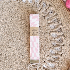 Llavero con cuadros ondulados en rosa / Pulsera para el día de San Valentín / Llaveros de Galentine's