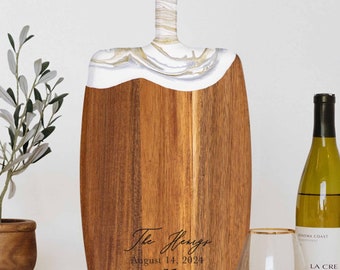 Tabla de cortar de resina epoxi personalizada, tabla de acacia con borde vivo personalizada, regalos para recién casados, regalo para nuevos propietarios de viviendas, regalos de inauguración de la casa