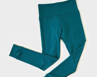 Highwaisted women's leggings, Emerald green sustainable bamboo lounge legging, ethically made in Canada, plain holiday ladies leggings