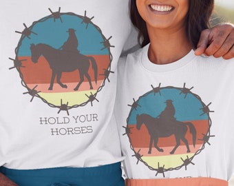 Cowboy hoed grafische T-shirts, country western t-shirts, Trendy cowgirl tshirts, Equestrian ranch tops, Zuidwest rodeo t-shirts, Houd je paarden vast