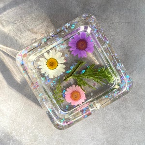Sparkly Flower Resin Ashtray, Real Flower, Clear Holographic Made to order, Glitter Resin Ashtray, Cute Ashtray