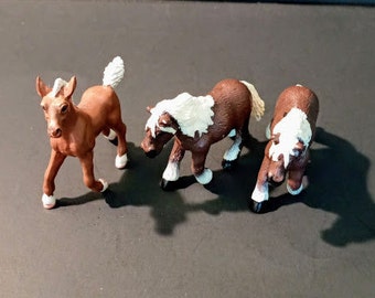Horse figurines - Etsy