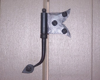 Rat Tail Hinge w/flared flag.