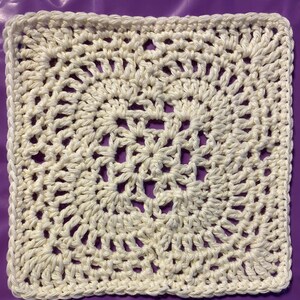 Celtic Garden Square granny square pattern and full photo tutorial ~ Digital Pattern
