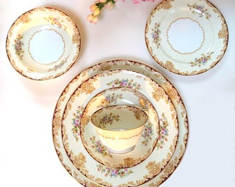 Noritake Mystery #175 6-Piece Place Setting(s) Dinner Plate, Rim Soup, Rim Fruit, Bread & Butter, Cup and Saucer, Porcelain Circa 1940s