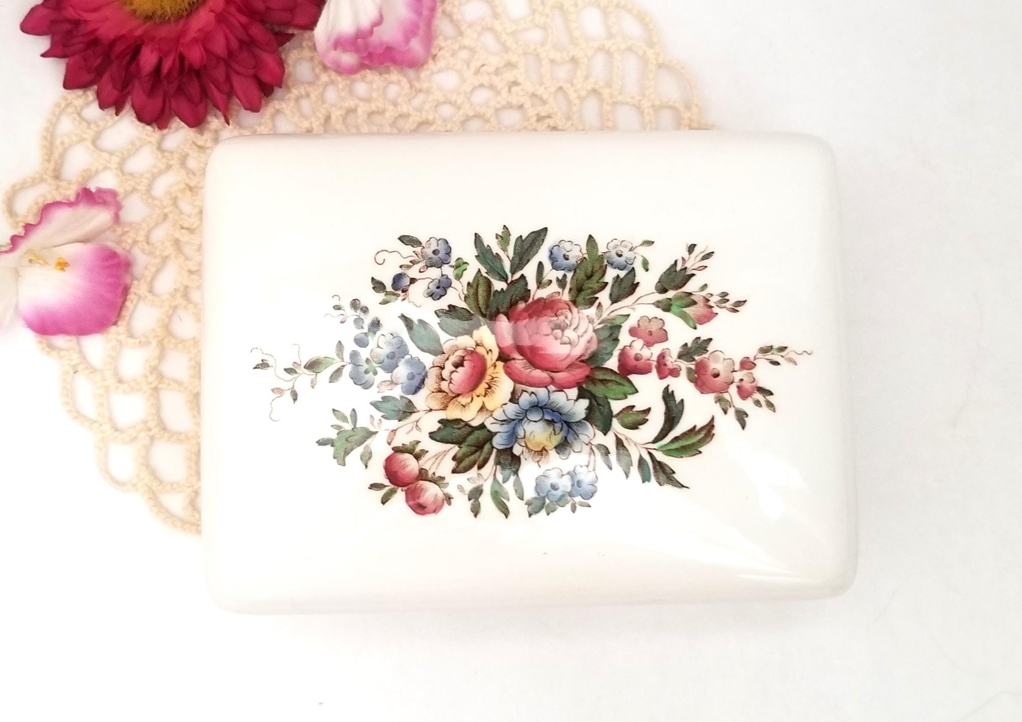 wedgwood cigarette holder Wedgwood Cigarette