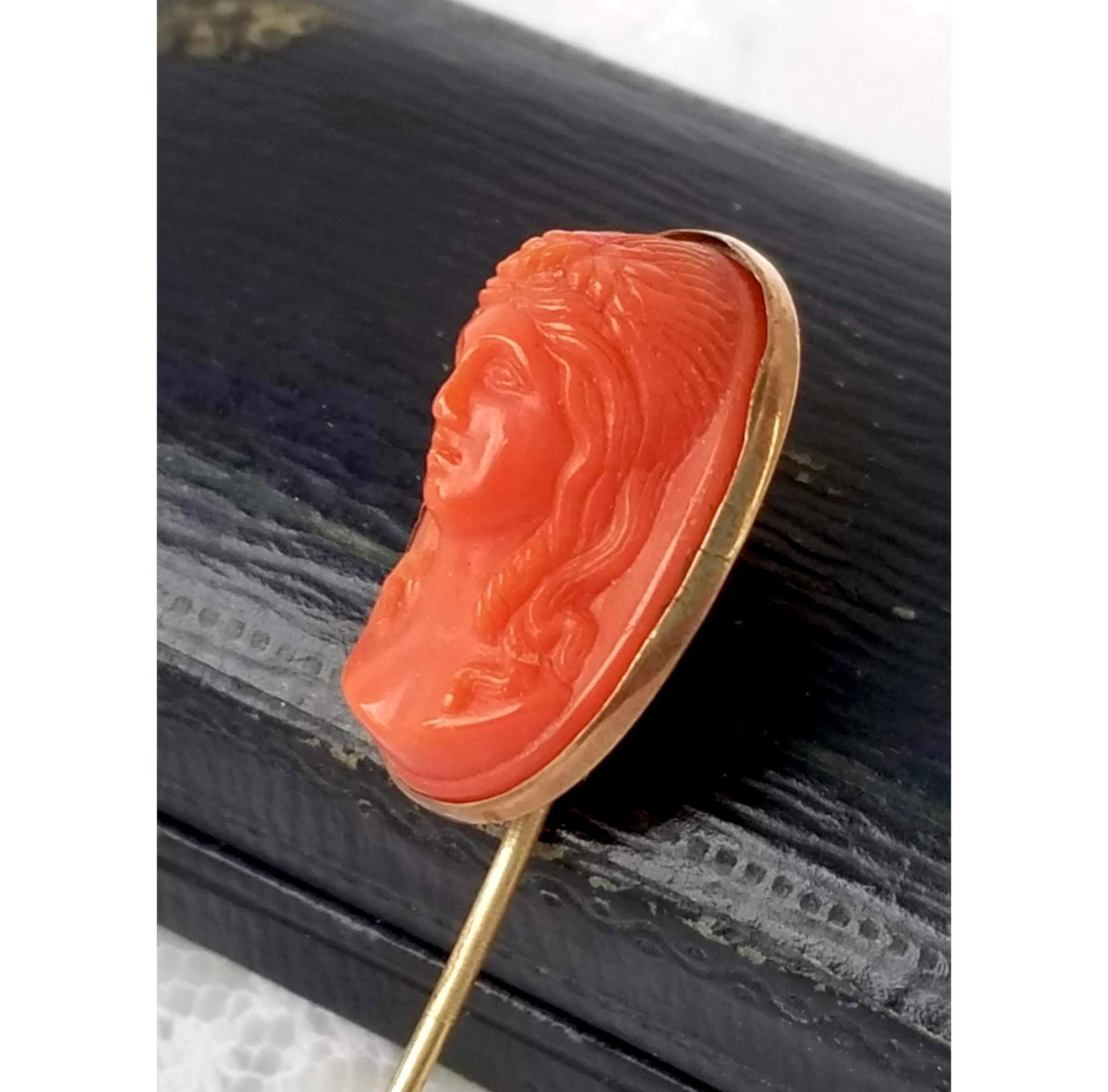 アンティーク手彫り珊瑚カメオスティックピン：ヴィクトリア朝新古典 