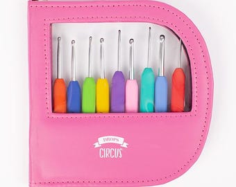 Drops Circus crochet hook set with pink case, 9 aluminium ergonomic crochet needles (2 mm - 6 mm)