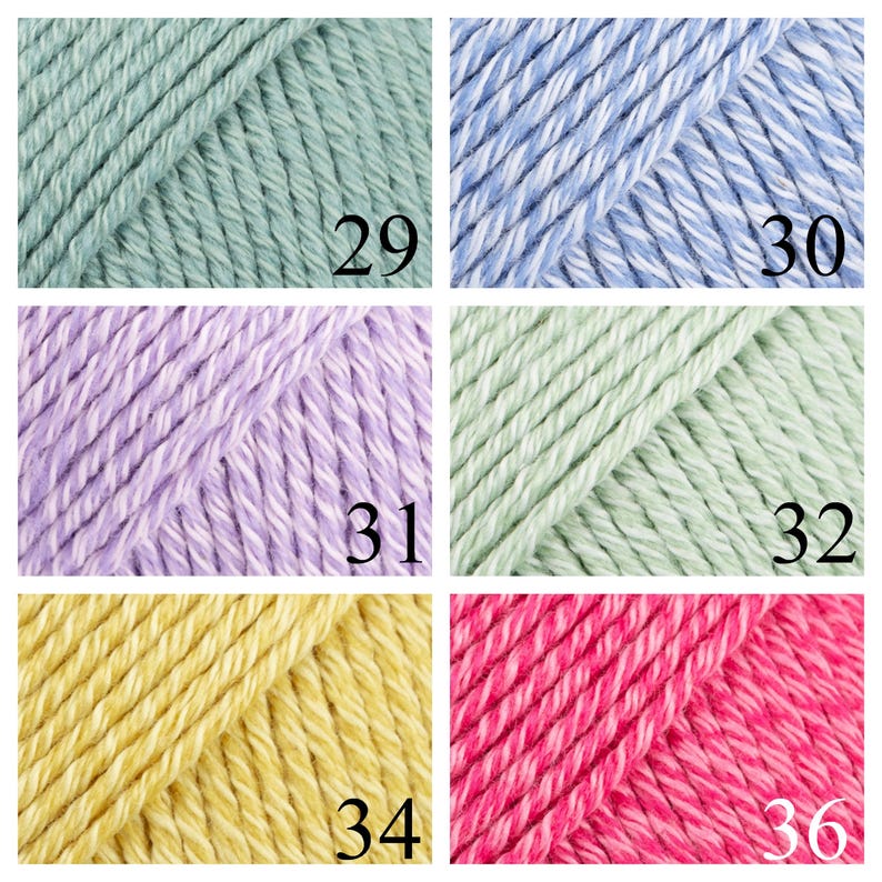 K&ouml;nnte beinhalten: Sechs Kn&auml;uel Garn in verschiedenen Farben. Die Farben sind hellgr&uuml;n, hellblau mit wei&szlig;en Flecken, helllila mit wei&szlig;en Flecken, hellgr&uuml;n mit wei&szlig;en Flecken, gelb und rosa mit wei&szlig;en Flecken. Jedes Kn&auml;uel hat eine Nummer: 29, 30, 31, 32, 34 und 36.